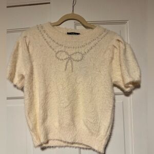 Lulu's Cream Short Sleeve Sweater with Bow Pearl Detail NWT
